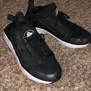 Black Nike Huaraches Size 8.5